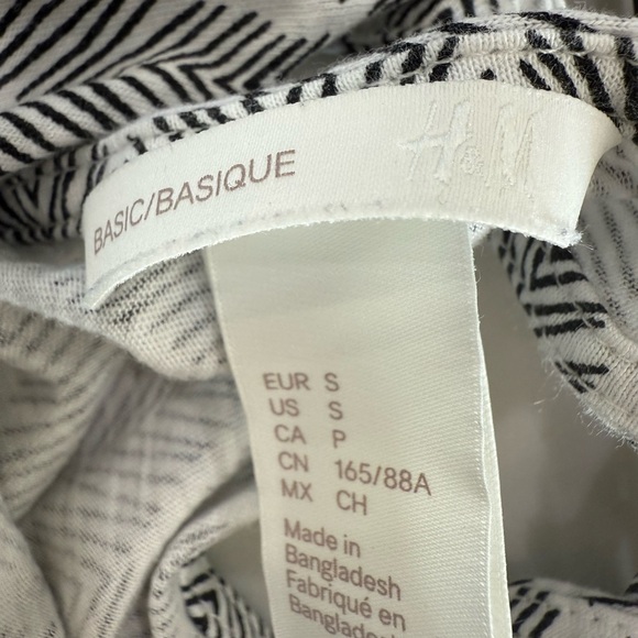 H&M Basic Black and White Patterned Top - Picture 2 of 4